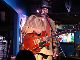 Linsey Alexander on Mar 20, 2015 [332-small]