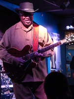 Linsey Alexander on Mar 20, 2015 [336-small]