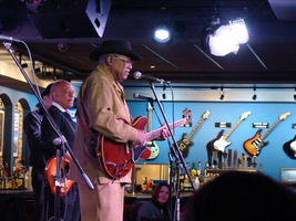 Linsey Alexander on Mar 20, 2015 [340-small]