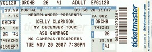 Kelly Clarkson on Nov 19, 2007 [045-small]