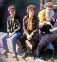 Cream / The Move / Alan Price Set / New Vaudeville Band / The Troggs / The Kinks / Dave Dee, Dozy, Beaky, Mick And Tich / Lulu / Paul Jones / Chris Farlowe / Geno Washington & the Ram Jam Band / Julie Felix / Cliff Bennett / Dave Berry / David And... on Apr 16, 1967 [021-small]
