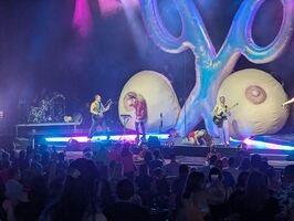 Kesha / Scissor Sisters / Rose Gray on Jul 19, 2025 [117-small]