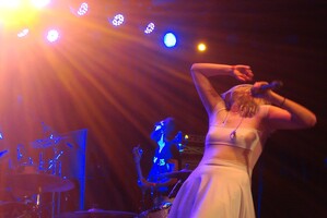 Queen Caveat ~ Lauren Little, Will Weissman & Jesse Magnuson, tags: Queen Caveat, West Hollywood, California, United States, The Roxy Theatre - Nico Vega / Queen Caveat / Dark Waves on Jul 21, 2014 [704-small]