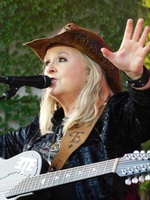 Melissa Etheridge / ZZ Ward on Jul 24, 2023 [892-small]