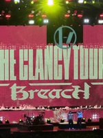 Twenty One Pilots / Dayglow on Oct 11, 2025 [616-small]