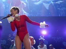 IHeartRadio's Jingle Bell Concert Tour on Dec 10, 2013 [204-small]