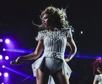 Beyoncé / Luke James on Jul 18, 2013 [227-small]