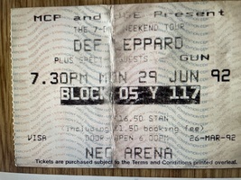 Def Leppard / GUN on Jun 29, 1992 [311-small]
