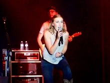 Maddie & Tae on Aug 8, 2015 [175-small]