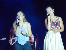 Maddie & Tae on Aug 8, 2015 [181-small]
