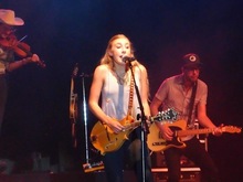 Maddie & Tae on Aug 8, 2015 [198-small]