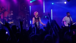 Sum 41 on Apr 30, 2019 [236-small]