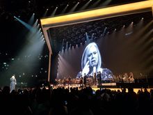 Adele on Nov 14, 2016 [592-small]