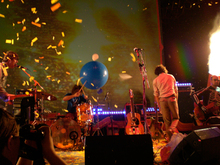 tags: The Flaming Lips - The Flaming Lips / Sonic Youth / The Magic Numbers on Aug 25, 2006 [238-small]