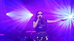 CHVRCHES / Lo Moon on Oct 8, 2018 [559-small]