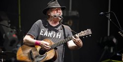 Neil Young / Bear's Den on Jul 3, 2019 [838-small]