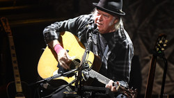 Neil Young / Bear's Den on Jul 3, 2019 [841-small]