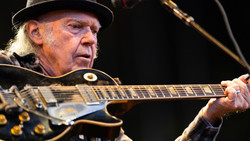Neil Young / Bear's Den on Jul 3, 2019 [842-small]