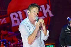 Dennis Quaid and the Sharks / Smithereens / Golden Ones on Jul 6, 2019 [516-small]