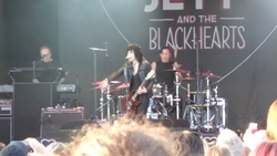 Joan Jett & The Blackhearts on Jul 13, 2019 [812-small]