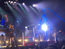 Gabriela Bee / Walk Off The Earth on Jun 27, 2019 [194-small]