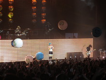 Fall Out Boy / Paramore / New Politics / LØLØ on Jul 8, 2014 [292-small]