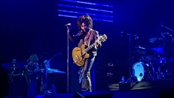 Lenny Kravitz on May 4, 2019 [858-small]