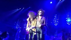 Lenny Kravitz on May 4, 2019 [859-small]