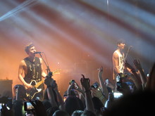 5 Seconds Of Summer / Jackson Guthy on Apr 18, 2014 [250-small]