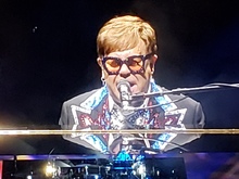 Elton John on Nov 15, 2019 [611-small]