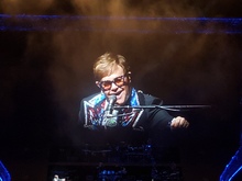 Elton John on Nov 15, 2019 [612-small]