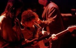 Bob Dylan on Apr 7, 1998 [878-small]