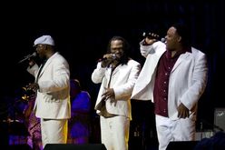 Earth, Wind & Fire Experience on Nov 1, 2007 [297-small]