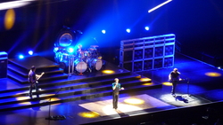 Van Halen / Kool & The Gang on Apr 27, 2012 [575-small]