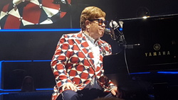 Elton John on Nov 11, 2019 [544-small]