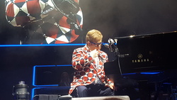 Elton John on Nov 11, 2019 [545-small]