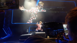 Elton John on Nov 11, 2019 [552-small]