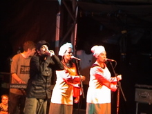 The Levellers / The Wailers / men of splendor / Zambula / The Commitments on Jul 14, 2007 [337-small]