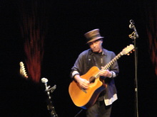 Nils Lofgren on May 8, 2015 [208-small]