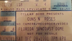 Guns N' Roses / Soundgarden on Dec 28, 1991 [686-small]