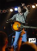 Blake Shelton on Aug 6, 2009 [936-small]