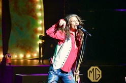 Steven Tyler on Jul 10, 2016 [236-small]