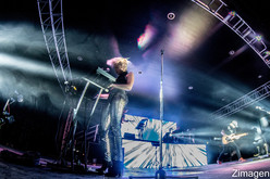 Phantogram on Apr 30, 2017 [421-small]