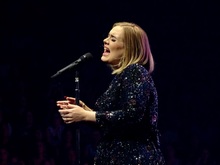Adele on Jul 21, 2016 [509-small]