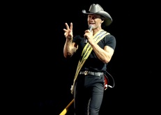Tim McGraw / Faith Hill on May 31, 2017 [007-small]