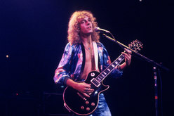Peter Frampton, Peter Frampton / Steve Miller Band / Tommy Bolin / Gary Wright on Aug 29, 1976 [993-small]