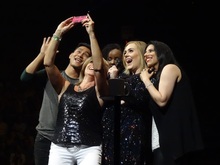 Adele on Jul 20, 2016 [146-small]