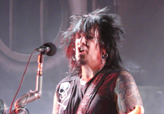Mötley Crüe / Drowning Pool / Godsmack / Theory of a Deadman / Charm City Devils / The White Trash Circus / Rev Theory / Cavo / 16 Second Stare / SHRAM! on Jul 30, 2009 [994-small]