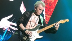 Billy Idol on Oct 20, 2019 [892-small]