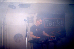 Tankt on Nov 16, 2001 [194-small]